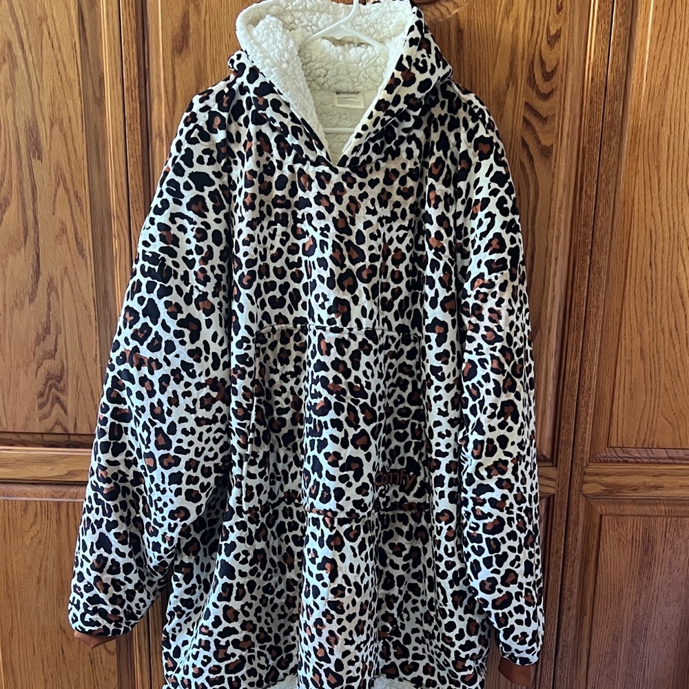 Cozy adult Leopard Print Sherpa Hoodie Jacket - White/Brown